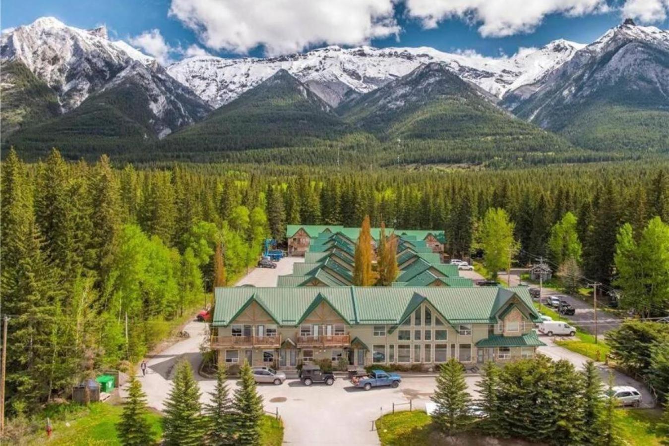 Banff Wood Lodge キャンモア エクステリア 写真