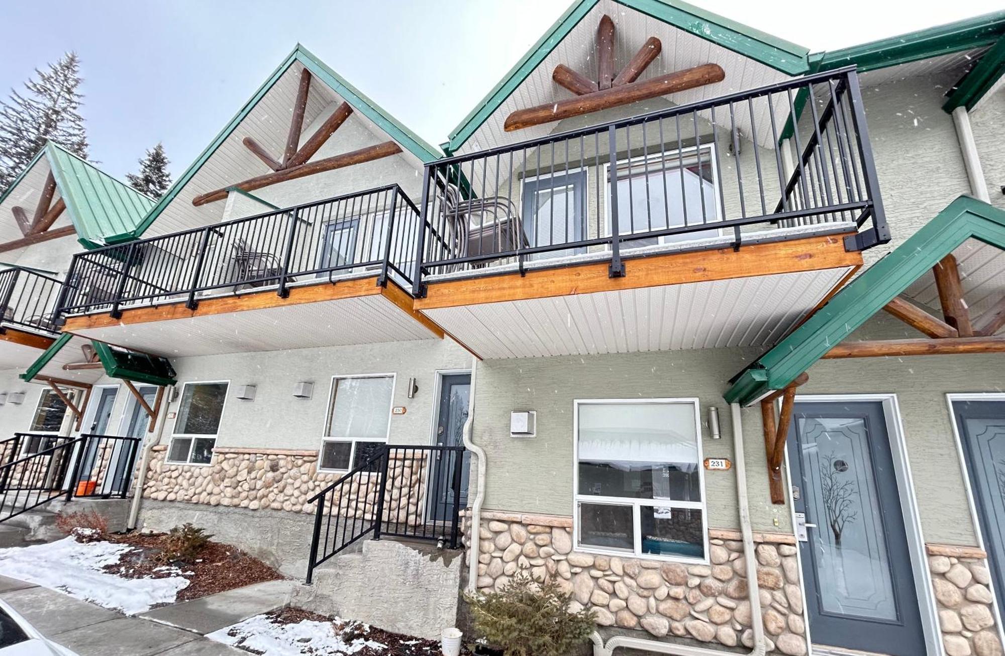 Banff Wood Lodge キャンモア エクステリア 写真