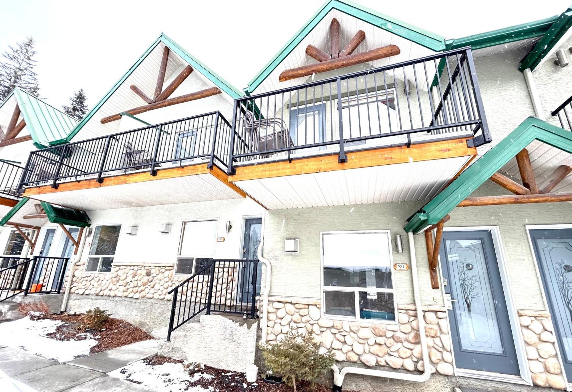 Banff Wood Lodge キャンモア エクステリア 写真