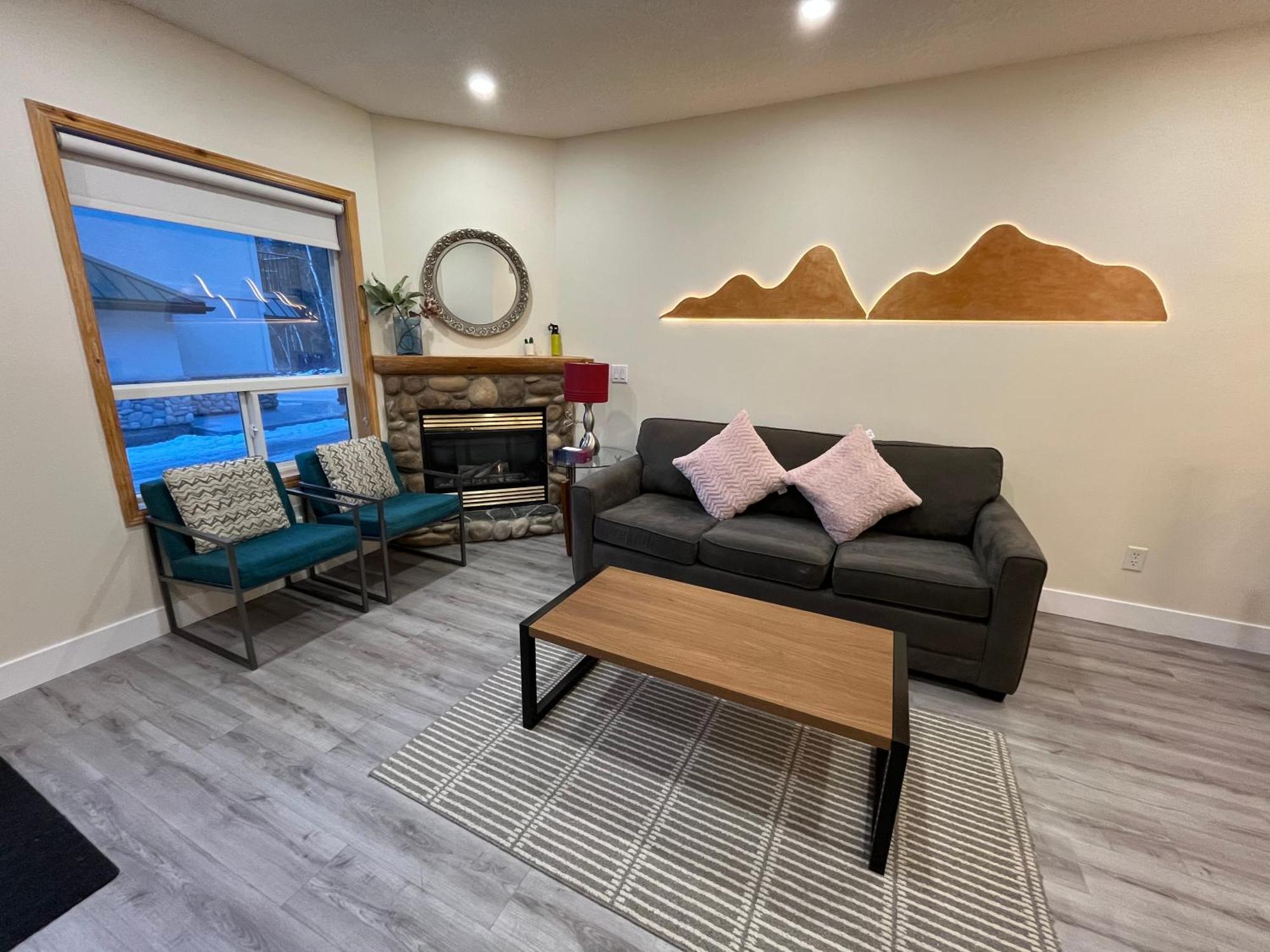 Banff Wood Lodge キャンモア エクステリア 写真