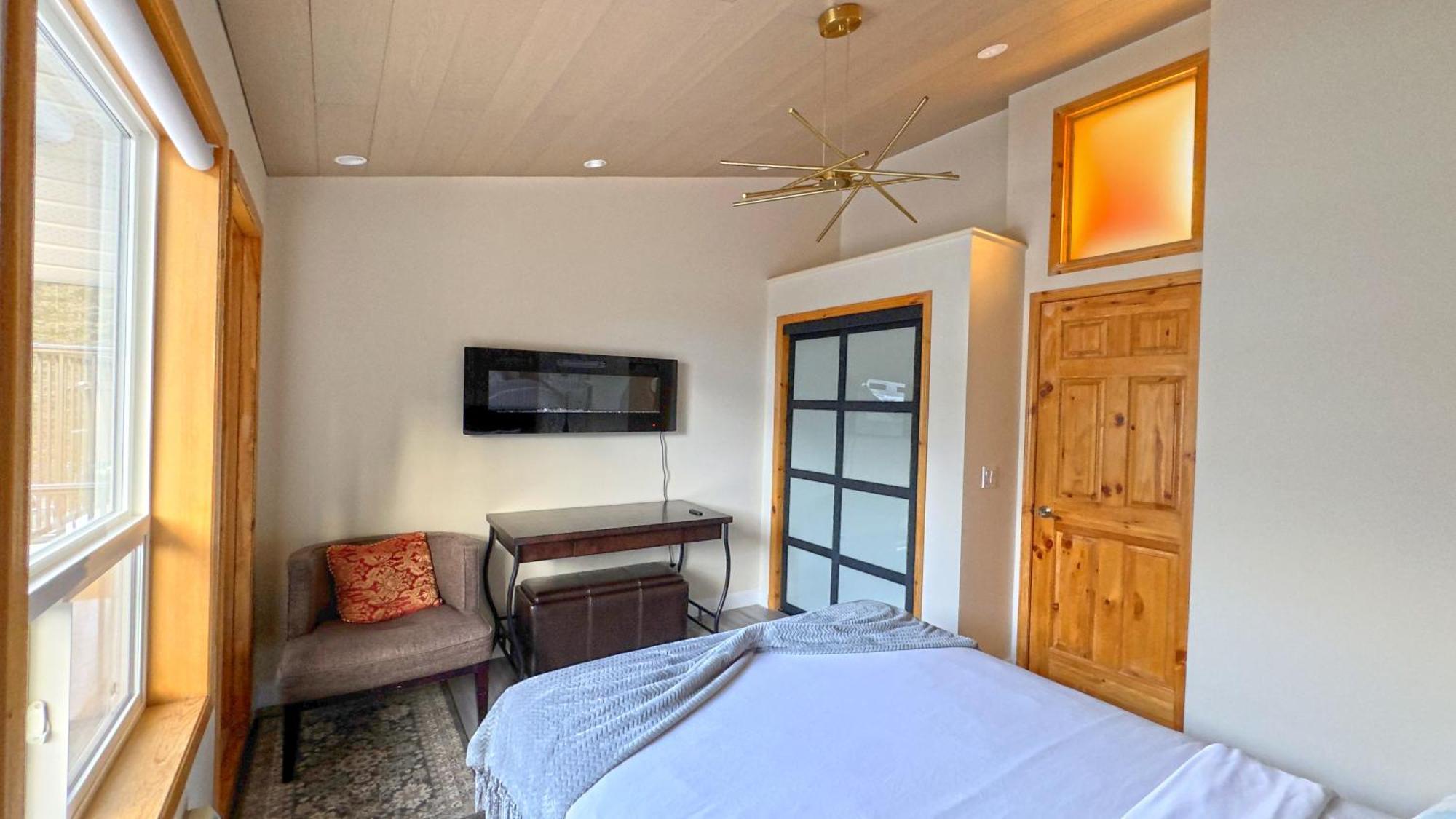 Banff Wood Lodge キャンモア エクステリア 写真