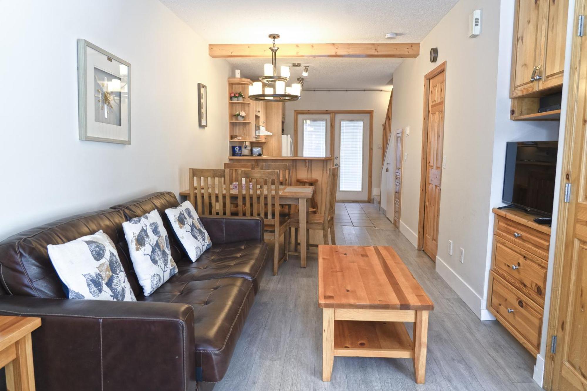Banff Wood Lodge キャンモア エクステリア 写真