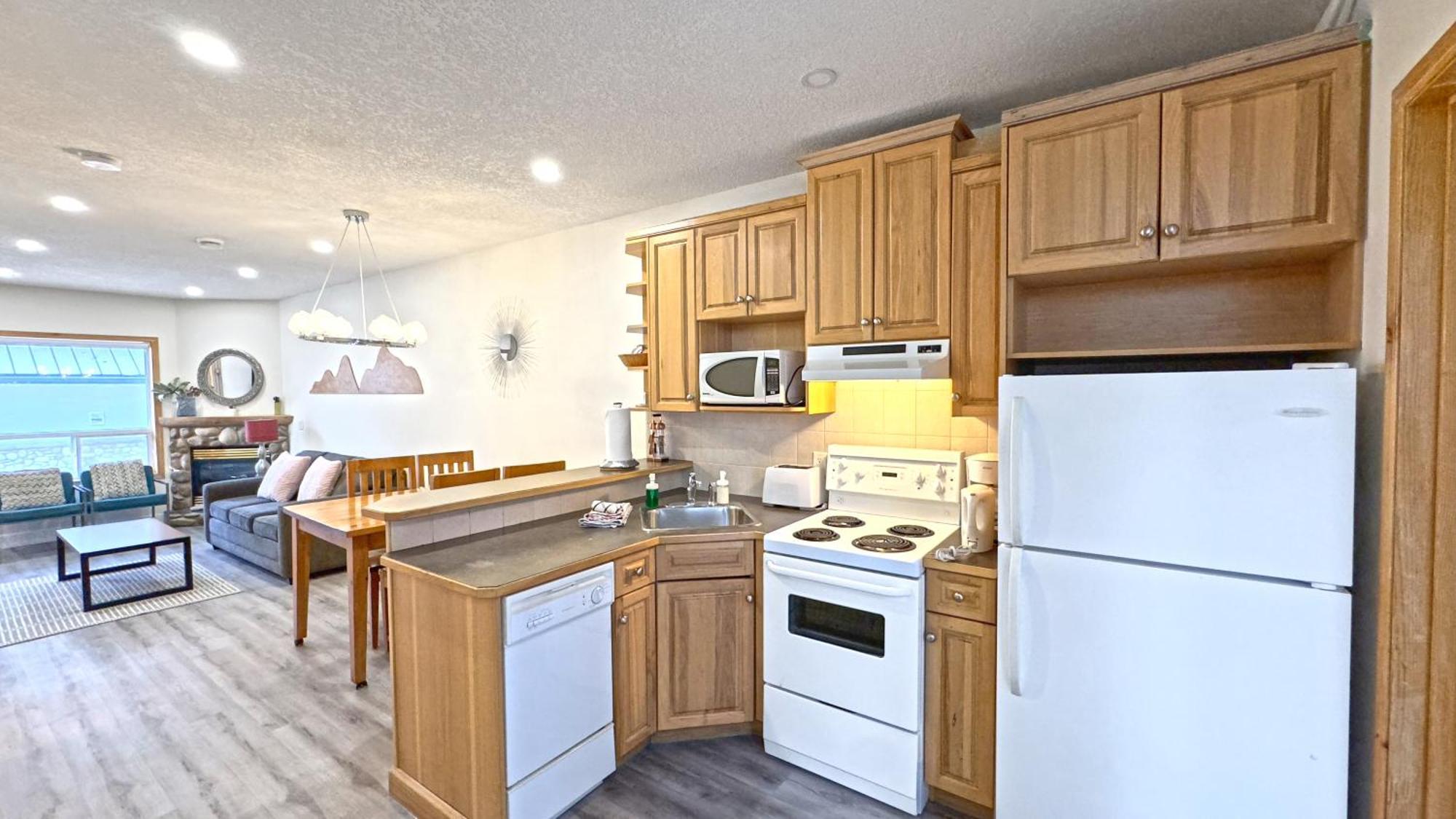 Banff Wood Lodge キャンモア エクステリア 写真