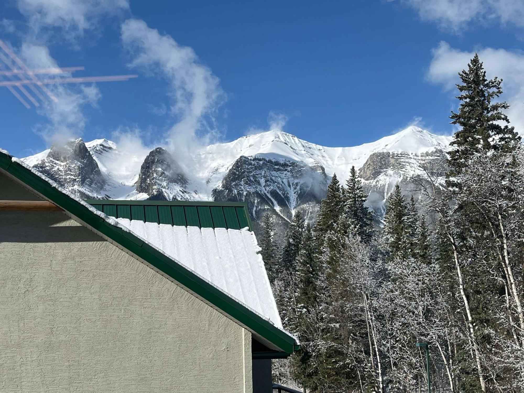 Banff Wood Lodge キャンモア エクステリア 写真
